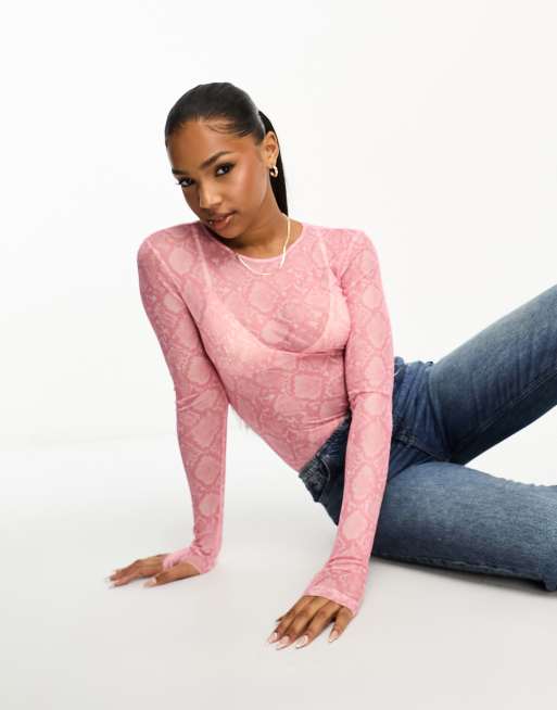 Top rosa de manga larga con estampado animal de malla de Monki