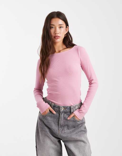 Top rosa de manga larga con estampado floral y cuello barco de Hollister