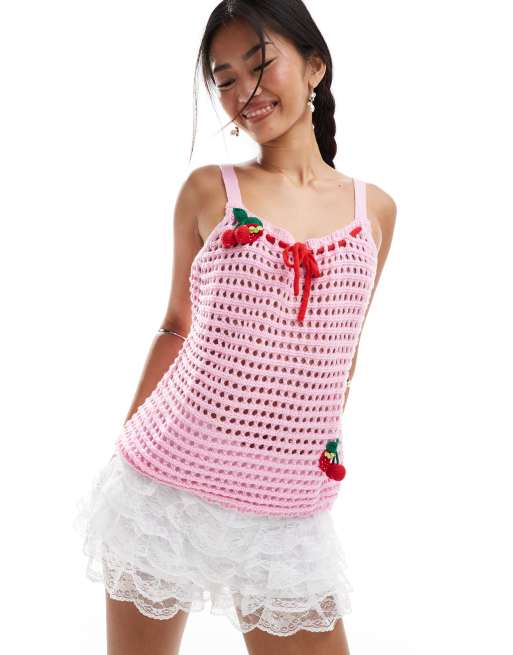 Top rosa de tirantes con aplicación de cerezas de punto pointelle de Neon Rose (parte de un conjunto)