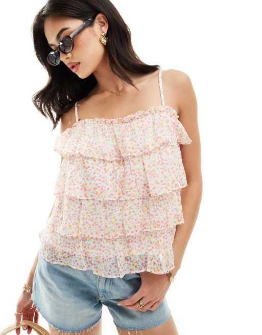 Top rosa de tirantes con estampado de florecitas y volantes de Vero Moda 