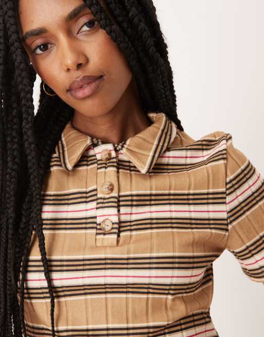 Top rosa y marrón a rayas con cuello tipo polo de canalé cepillado de ASOS DESIGN (parte de un conjunto), 2 de 4