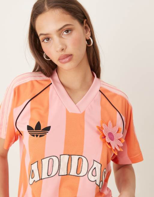 Top rosa y naranja a rayas extragrande de estilo fútbol de adidas