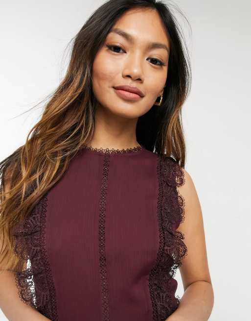 Top sin mangas rosa con sobrefalda en mezcla de encaje de Ted Baker