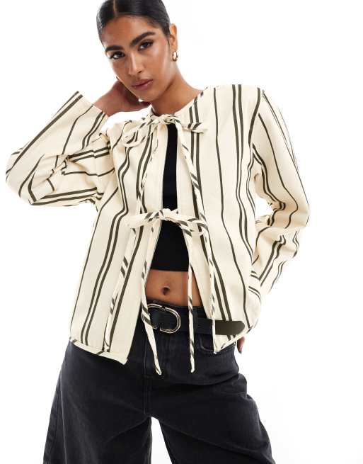 Top vaquero a rayas monocromáticas de manga larga con lazadas delanteras de ASOS DESIGN