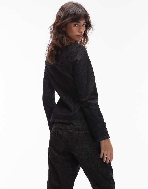 Top vaquero azul añil con botones, cuello barco y tintado marrón de ASOS DESIGN, 2 de 4