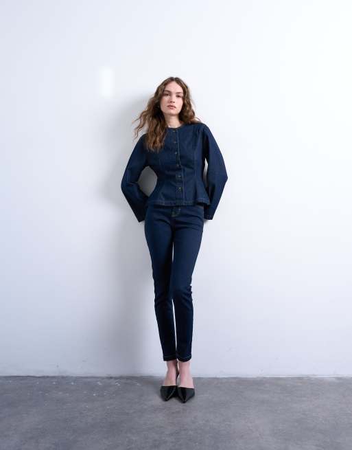 Top vaquero azul añil de manga larga con sobrefalda de Topshop, 3 de 4
