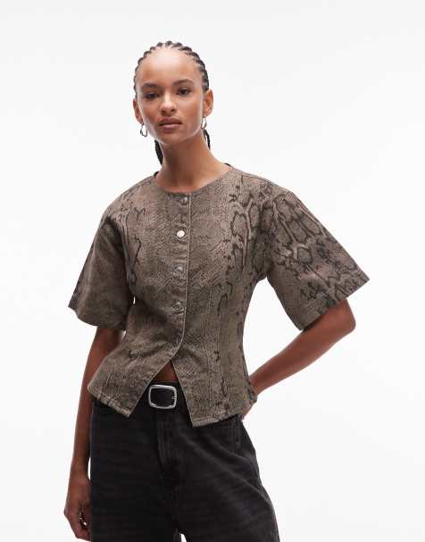 Top vaquero de manga corta sin solapas con estampado de serpiente y cintura entallada de ASOS DESIGN - view 1