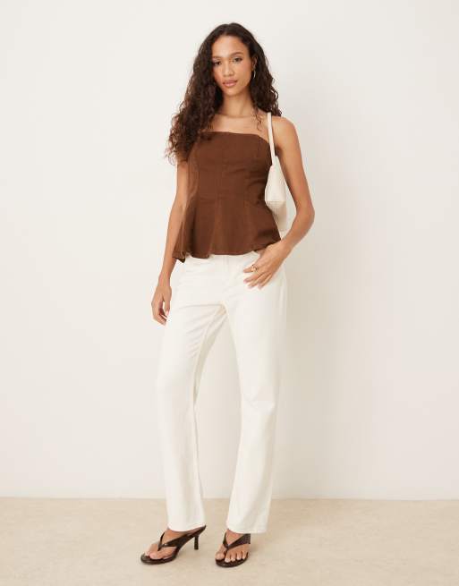 Top vaquero marrón chocolate estructurado con escote palabra de honor y sobrefalda de ASOS DESIGN, 3 de 4