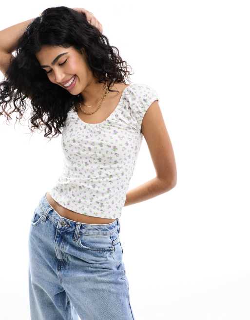 Top veraniego con mangas abullonadas y estampado de florecitas de ASOS DESIGN
