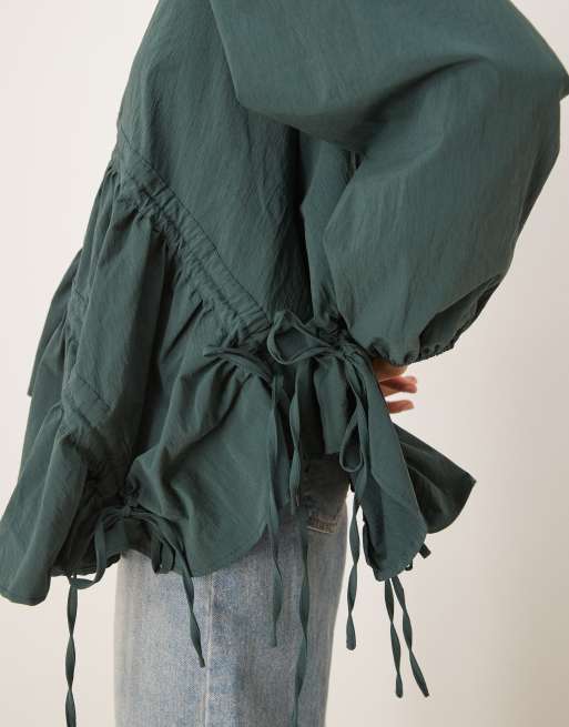 Top verde bosque asimétrico con cordón ajustable de Ghospell, 4 de 4