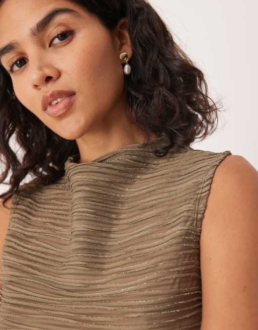 Top verde caqui con cuello subido de tejido texturizado efecto metalizado de ASOS DESIGN (parte de un conjunto), 2 de 4