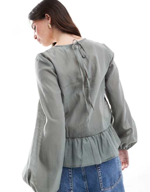 Top verde de manga larga con sobrefalda en el bajo de ASOS DESIGN, 2 de 4