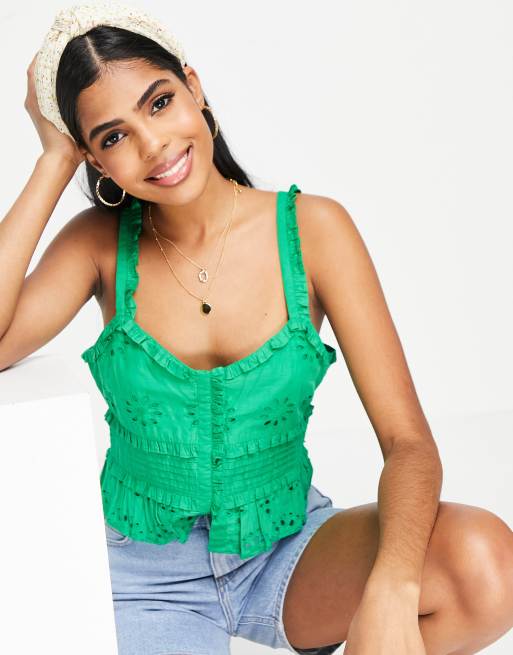 Top verde de tirantes con pinzas y bordado inglés de Topshop 