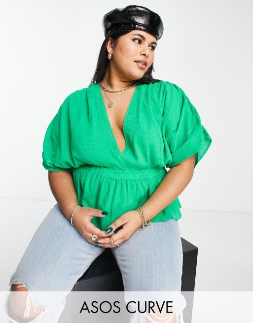 Top verde luminoso con detalle de cintura elástica y escote pronunciado de tejido texturizado de ASOS DESIGN Curve