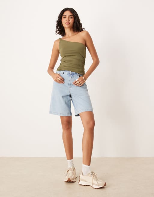 Top verde oliva asimétrico con cintura entallada y detalle drapeado de ASOS DESIGN, 3 de 4