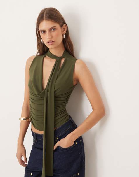 Top verde oliva con cuello desbocado y detalle de fular de Gina Tricot - view 1