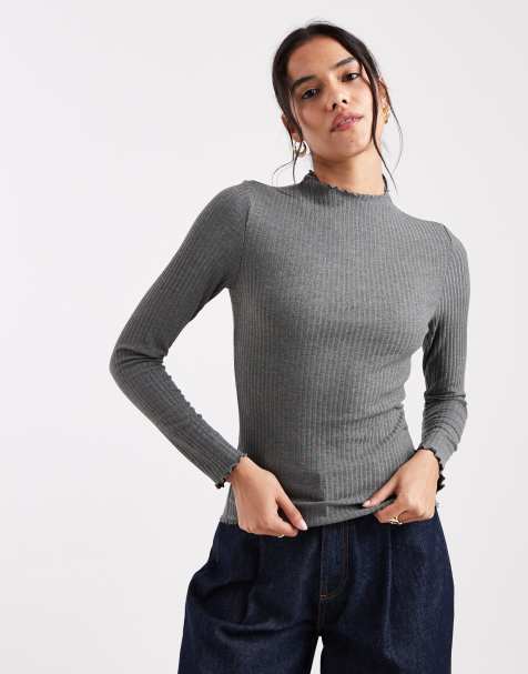 Top verde salvia con cuello alto y bordes ondulados de canalé de ONLY - view 1