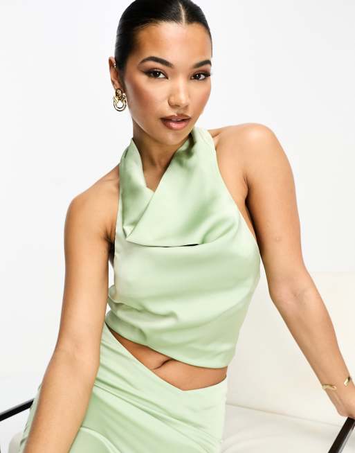 Top verde salvia con cuello halter y lazada trasera de satén de Aria Cove (parte de un conjunto)