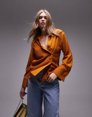 Tophop textured wrap top in tobacco