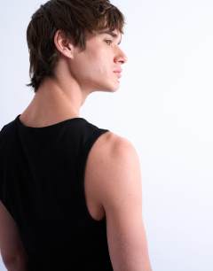 Model wearing 2 pack rib vest in black