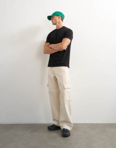 Model wearing 3 pack classic fit t-shirt in black