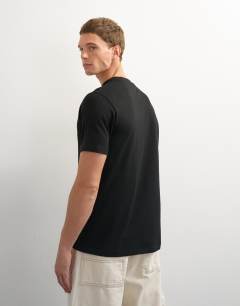 Model wearing 3 pack classic fit t-shirt in black
