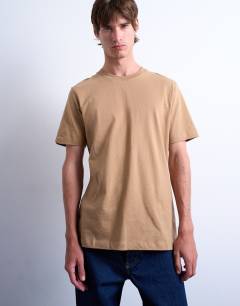 Model wearing 3 pack classic fit t-shirt in dark stone, burgundy and navy