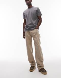 Model wearing 3 pack classic fit t-shirt in ecru, charcoal and black