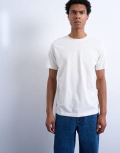 Model wearing 3 pack classic t-shirt in black, brown and ecru 