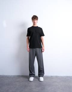 Model wearing 3 pack regular fit t-shirt in black