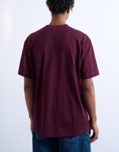 Model wearing 3 pack relaxed t-shirt in black, navy and burgundy 