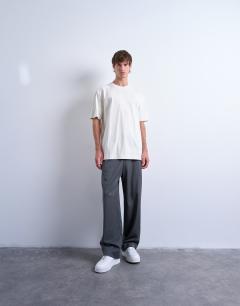 Model wearing 3 pack relaxed t-shirt in ecru, navy and burgundy