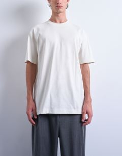 Model wearing 3 pack relaxed t-shirt in ecru, navy and burgundy