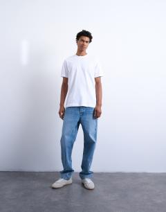 Model wearing 5 pack classic fit t-shirt in black, white, brown, navy and charcoal 