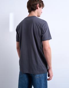 Model wearing 5 pack classic fit t-shirt in black, white, charcoal, chocolate and stone 
