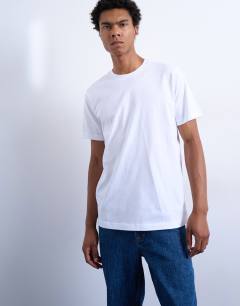 Model wearing 5 pack classic fit t-shirt in black, white, ecru, dark brown and charcoal