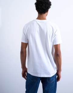 Model wearing 5 pack classic fit t-shirt in black, white, ecru, dark brown and charcoal