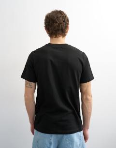 Model wearing 5 pack classic fit t-shirt in black, white, navy, olive and stone 