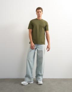 Model wearing 5 pack classic fit t-shirt in black, white, stone, navy and khaki