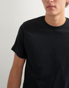 Model wearing 5 pack classic fit t-shirt in navy, ecru, brown, stone and black