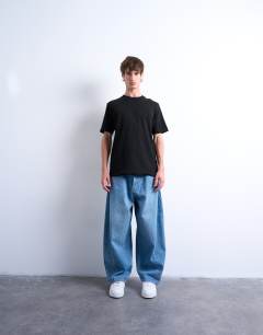 Model wearing 5 pack regular fit t-shirt in black