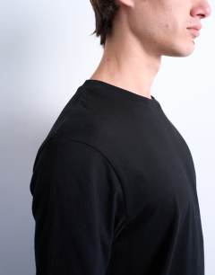 Model wearing 5 pack regular fit t-shirt in black