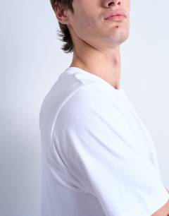 Model wearing 5 pack regular t-shirt in white