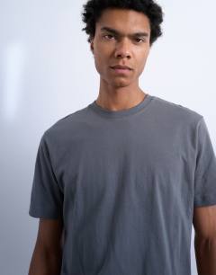 Model wearing 7 pack classic t-shirt in black, white, brown, navy, charcoal, ecru and brown 