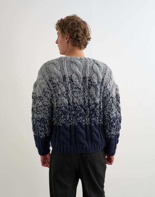 Topman afslappet pasform håndstrikket kabelstrikket trøje med ombre-twist i navy, 5 af 5