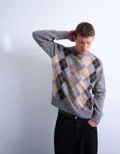 Model wearing Argyle knit crew in brown