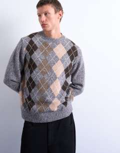 Model wearing Argyle knit crew in brown