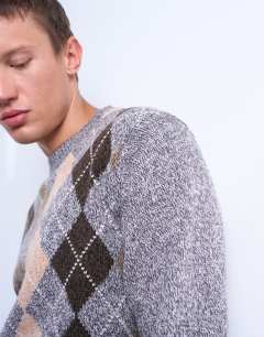 Model wearing Argyle knit crew in brown
