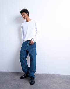 Model wearing Baggy carpenter jean in mid wash