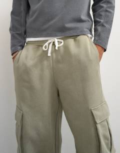 Model wearing Baggy fit heavyweight twill jogger with cargo pockets in khaki